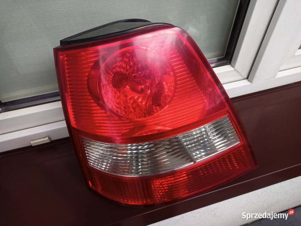 Kia Sorento I 1 lampa tył tylna lewa oprawki Sieradz
