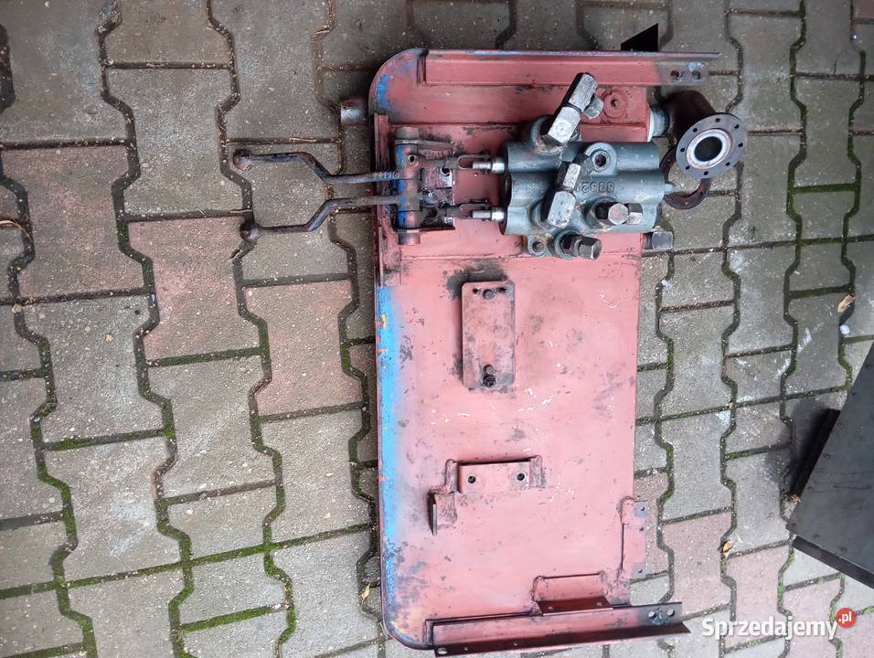 Zbiornik oleju hydraulicznego z rozdzielaczem Lublin