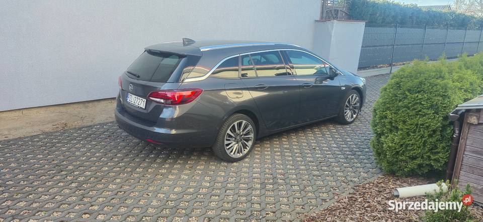 Opel Astra 160Intelluxkamerasam parkuje
