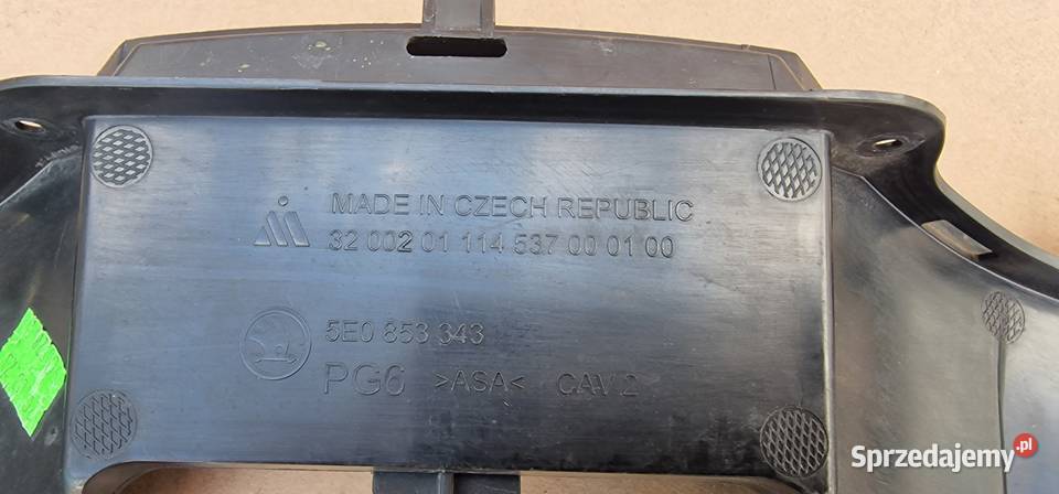 SKODA OCTAVIA III 3 OSŁONA GÓRNA PASA LISTWA Części samochodowe Bieleń