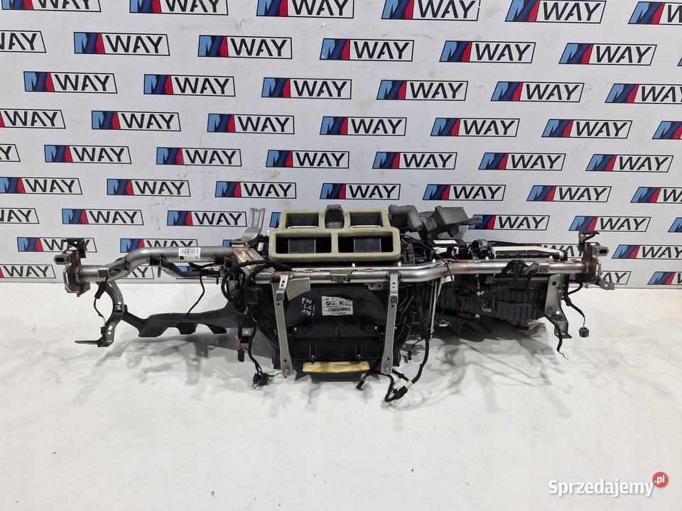 BMW F20 F22 BENZYNA STELAŻ KONSOLI DESKI