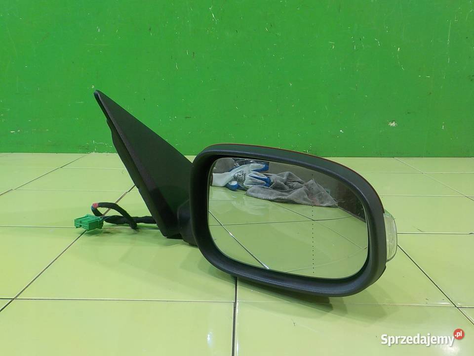 VOLVO C30 25T5 07r 3D lusterko prawe Suków