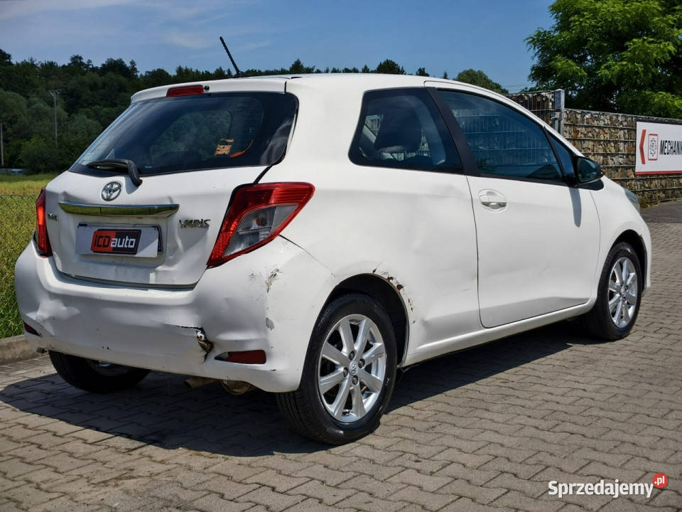 Toyota Yaris 10 benzyna 70 PORYSOWANA 2/3 Kęty sprzedam
