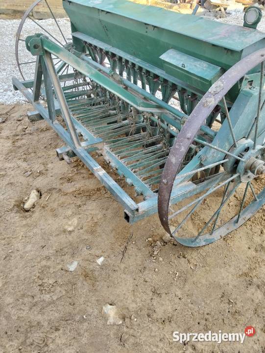 Siewnik zbożowy 19 lejków Huta Koszary