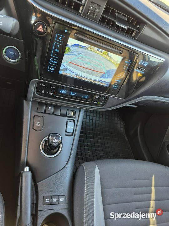 Toyota Auris 18 hybrid climatronic kamera grzane Drelów