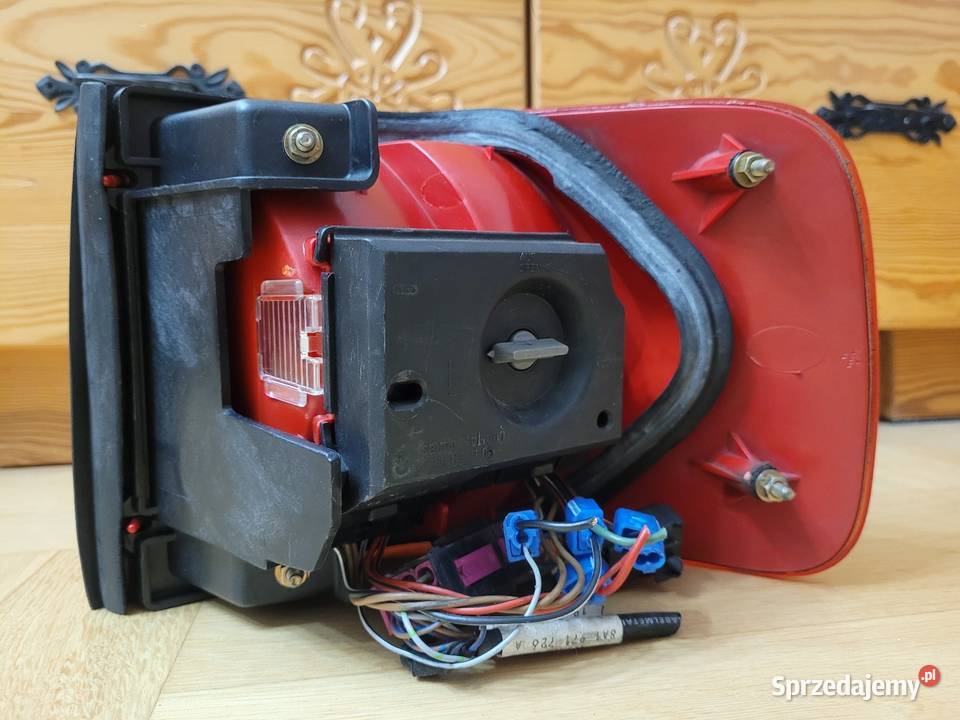 Lampa tylnia Audi 80 b4 sedan osobowe Cholerzyn