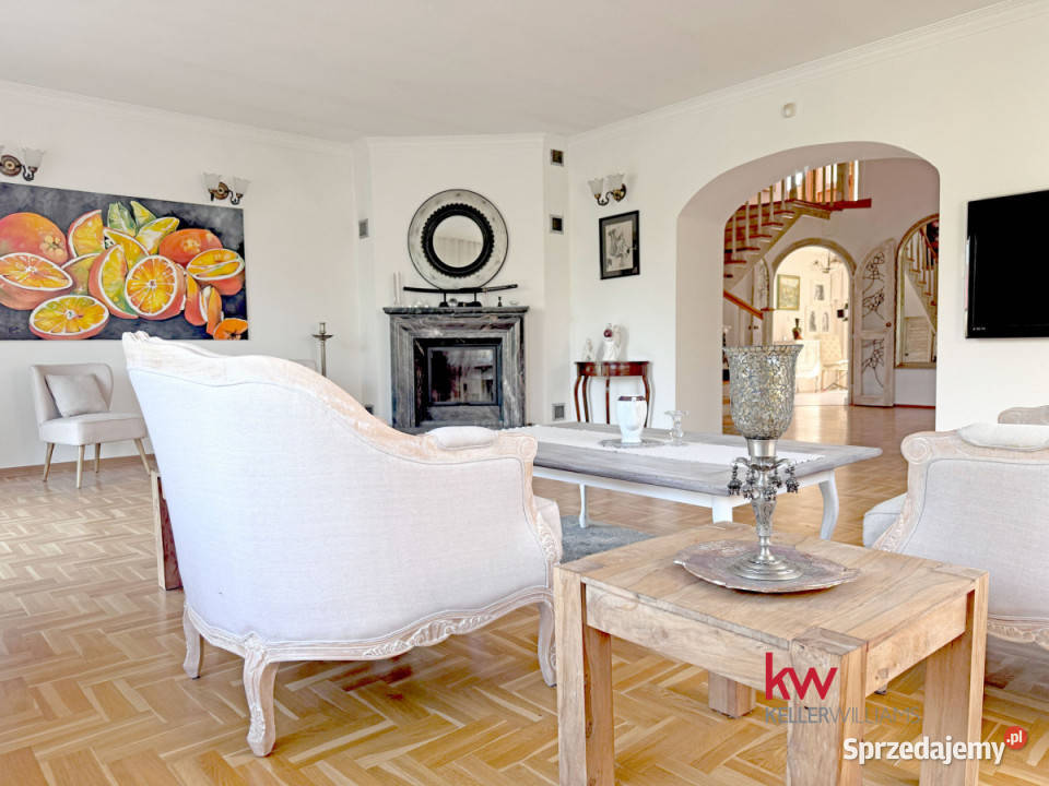 sprzedaży domu wolnostojącego 280m2 Janów