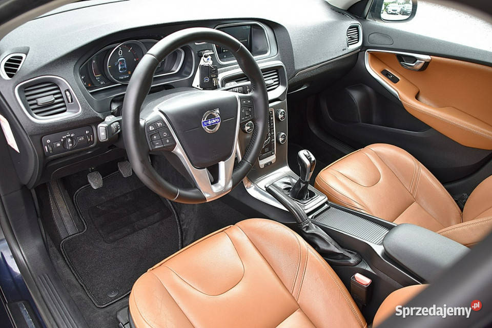 Volvo V40 20D2 120 Skóra Panorama Led Navi Rok produkcji 2015 Nowe Kucice