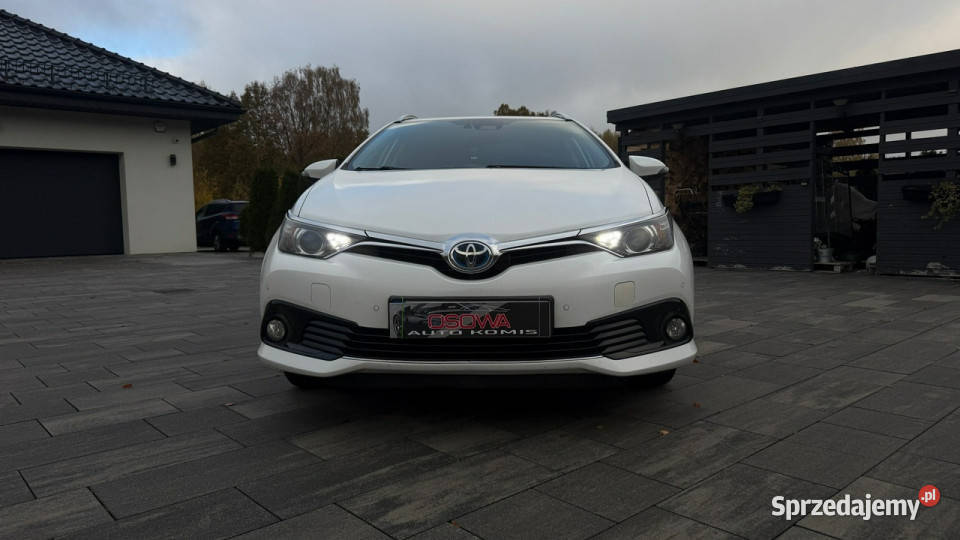 Toyota Auris 18 hybrid ledy Navi asystenci Sewis Gdańsk