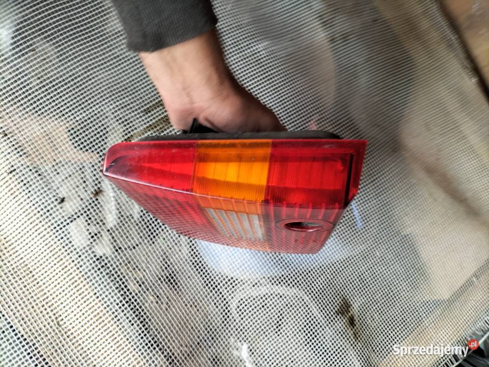 PASSAT B4 KOMBI LAMPA TYŁ TYLNA KLAPA sprzedam
