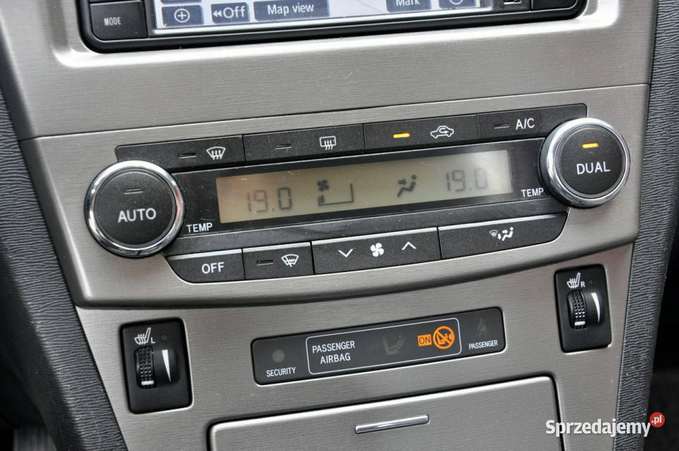 Toyota Avensis Toyota Avensis 18VVTi 147 Węgrów