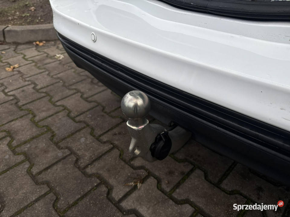 Ford Focus 15 160 salon HAK czujniki parkowania światła do jazdy dziennej