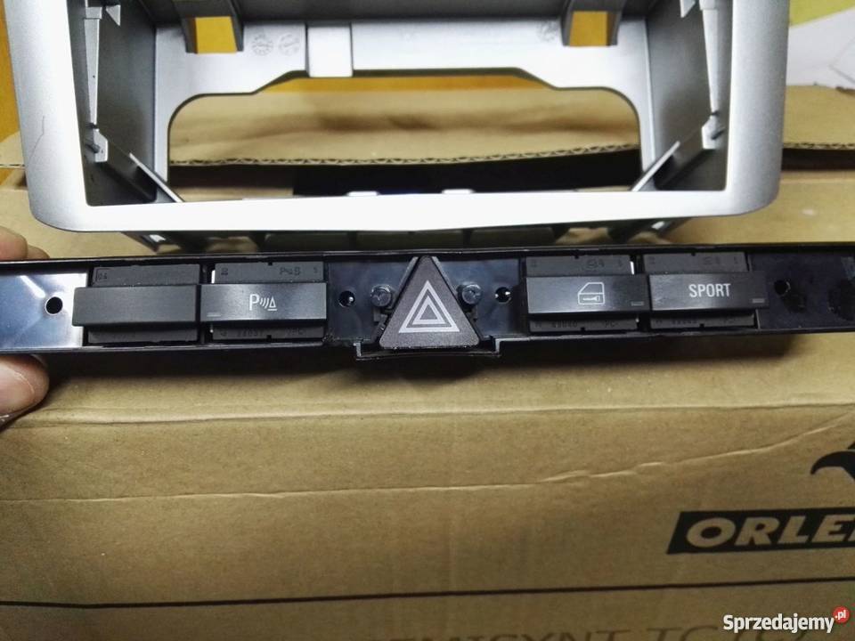 Listwa z przyciskiem SPORT osobowe Wyposażenie wnętrza Pszczyna sprzedam