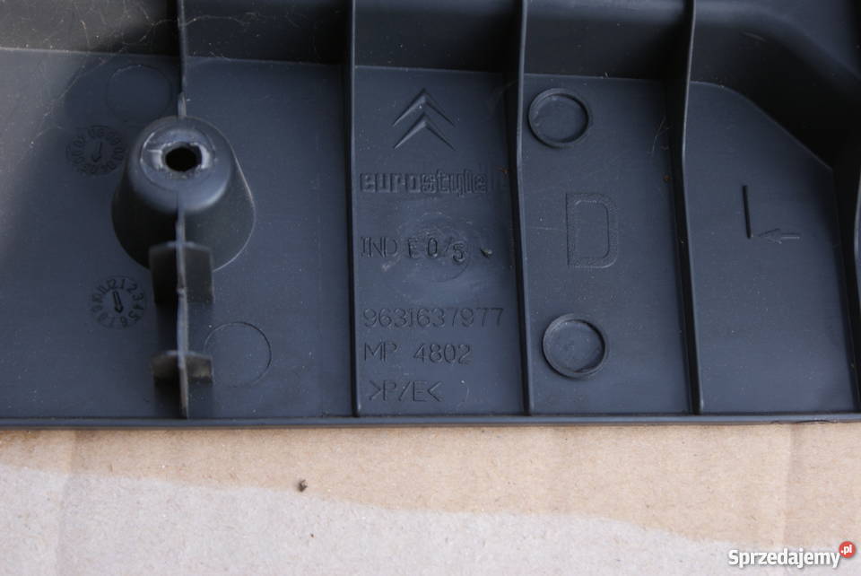 Uchwyt tylnej półki prawy korpus 5drzwiowy Białobrzegi sprzedam