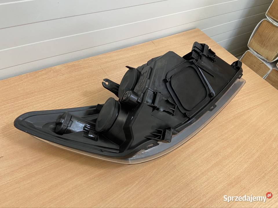 Reflektor lampa lewy czarny Ford Focus mk2 FL lewe Święta Katarzyna