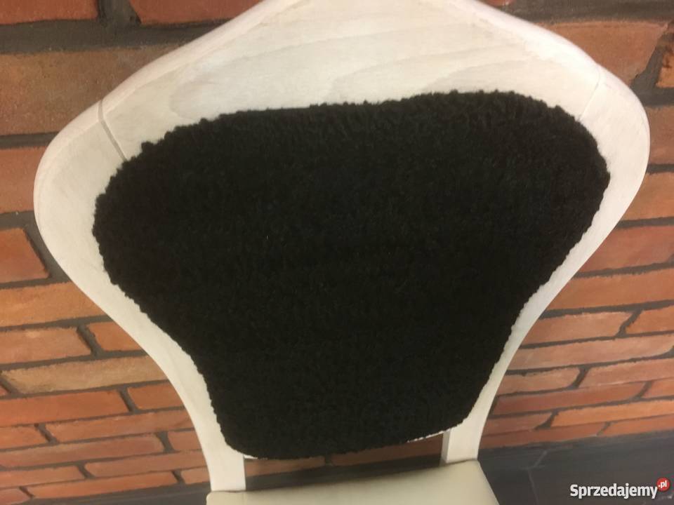 Bukowe krzesło bielone tapicerowane skórą Stoły, krzesła, biurka Września sprzedam