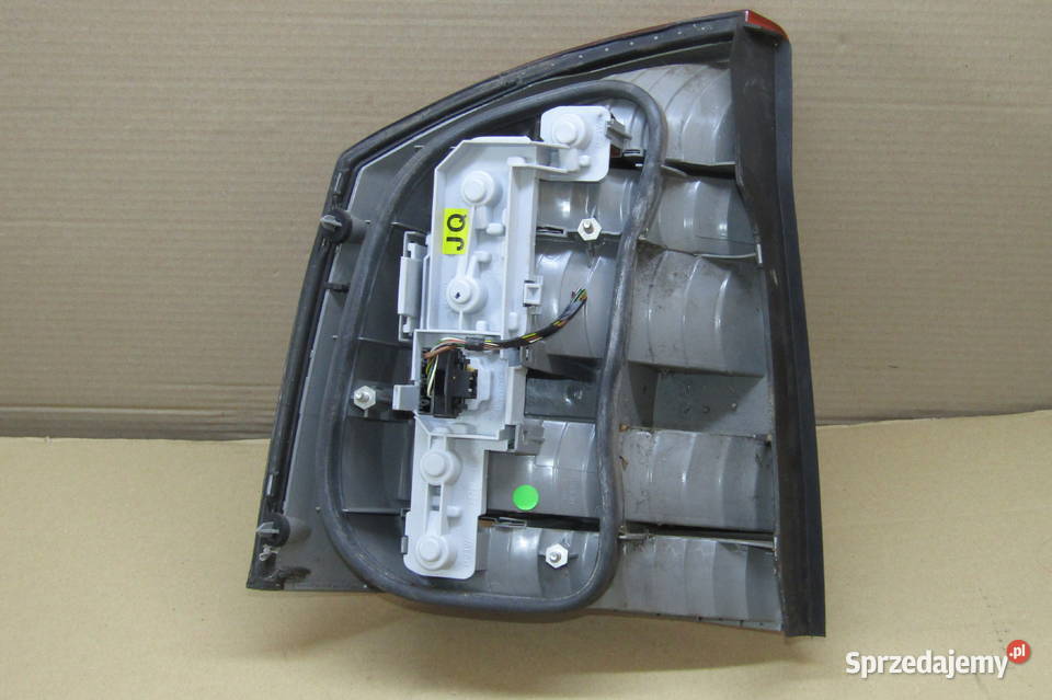 LAMPA TYLNA PRAWA OPEL VECTRA C HB 13130644 Mysłaków