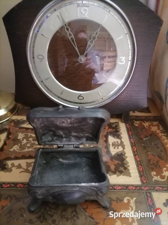 Stara szkatułka zdobiona ornamentami Kraków