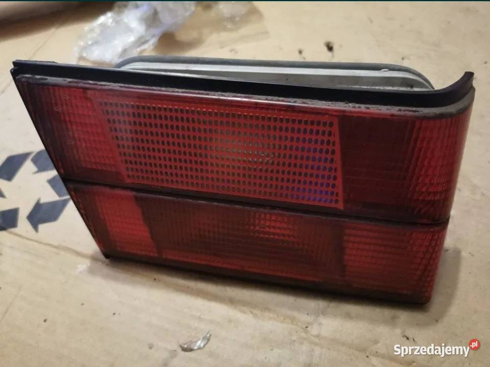 Lampa klapy bagażnika lewy tył BMW E34 sedan osobowe