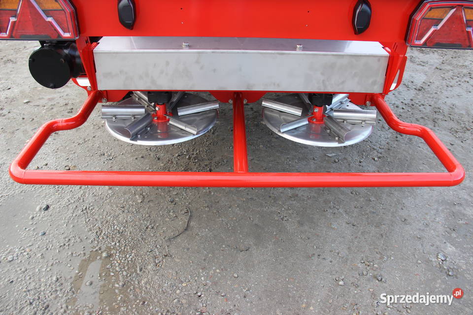 Rozsiewacz przyczepiany do wapna soli RCW 3 Rogóźno