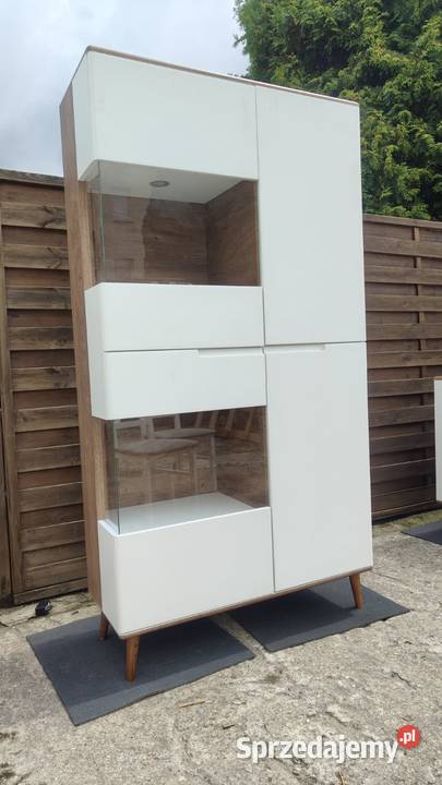 Witryna Vincent Agata Meble oświetlenie LED Warszawa