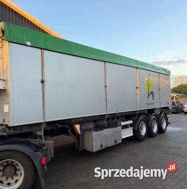 Naczepa do paszy z wydmuchem z dmuchawa