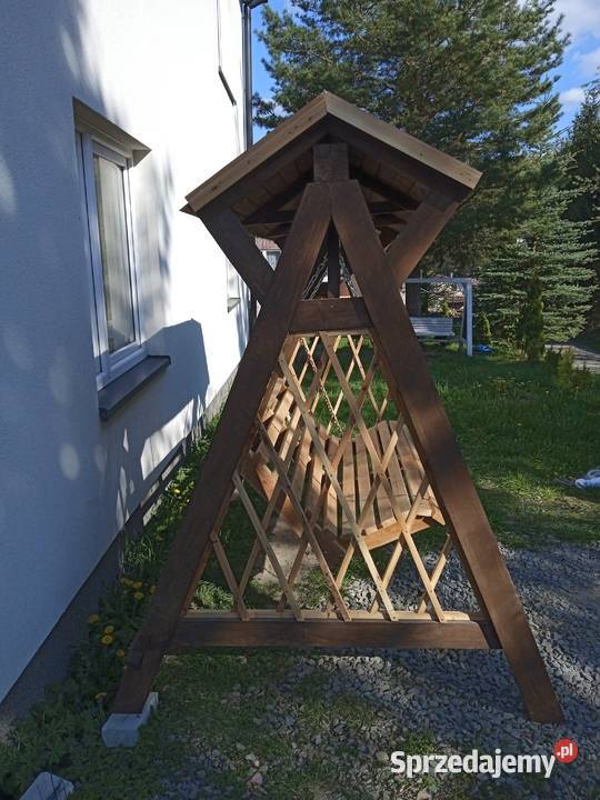 Nowa drewniana huśtawka ogrodowa Głębokie