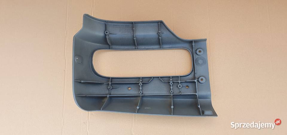 MERCEDES ATEGO ZDERZAK OKULAR LEWY NISKI