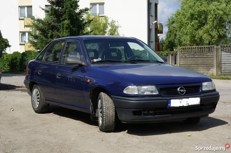 Granatowy Opel Astra LPG nieuszkodzony Marki