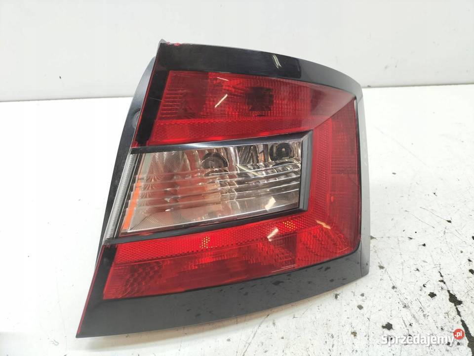 LAMPA TYŁ PRAWA 5D HB 6V6945096 Skoda Fabia III sprzedam