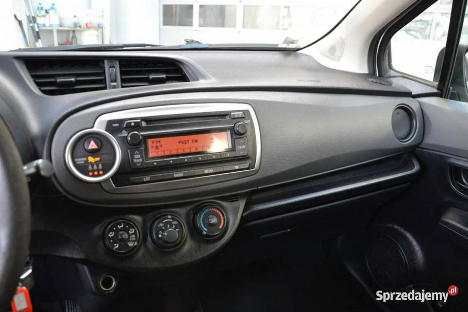 Toyota Yaris 10 benzyna 70 nowy model 140571km małopolskie