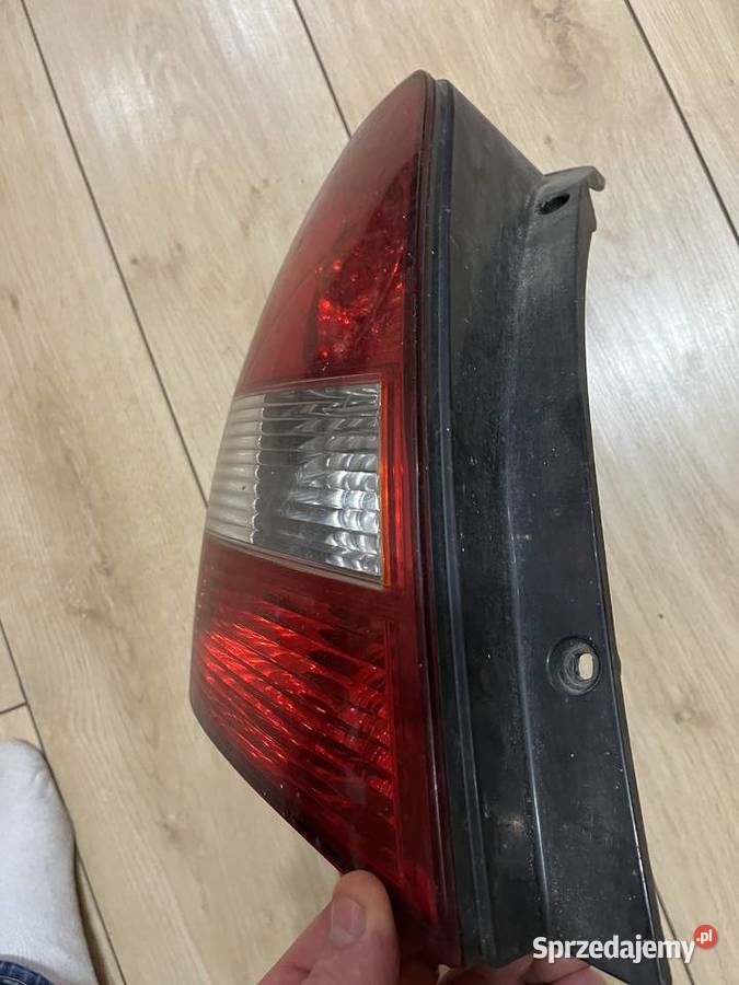 Lampa lewa tył Kia Sorento 1 Lipsko
