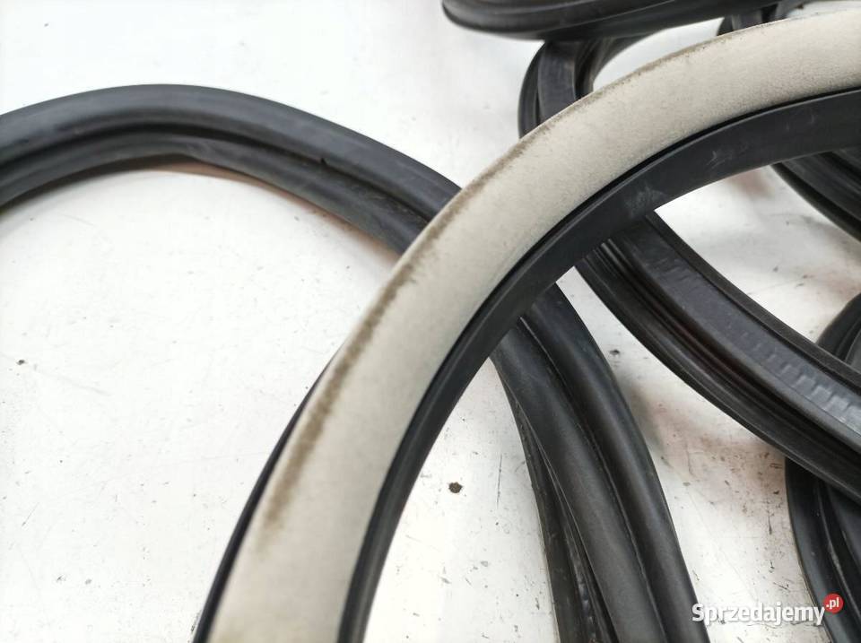 USZCZELKA DRZWI LEWY PRAWY TYŁ BAGAŻNIKA WNĘKI