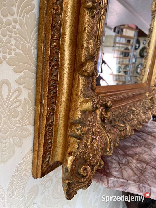 Stare wielkie kryształowe lustro na drewnie