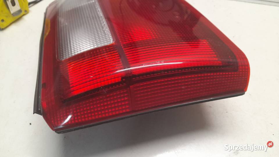 Toyota Carina E kombi lampa tył prawa w klapę Goleniów sprzedam