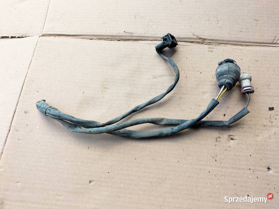 AUDI 80B4 80 B4 WTYCZKA GNIAZDO KOSTKA LAMPY Kamień-Kolonia sprzedam