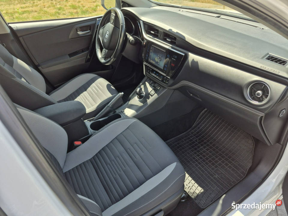 Toyota Auris 18 hybrid climatronic kamera grzane hybryda Auris
