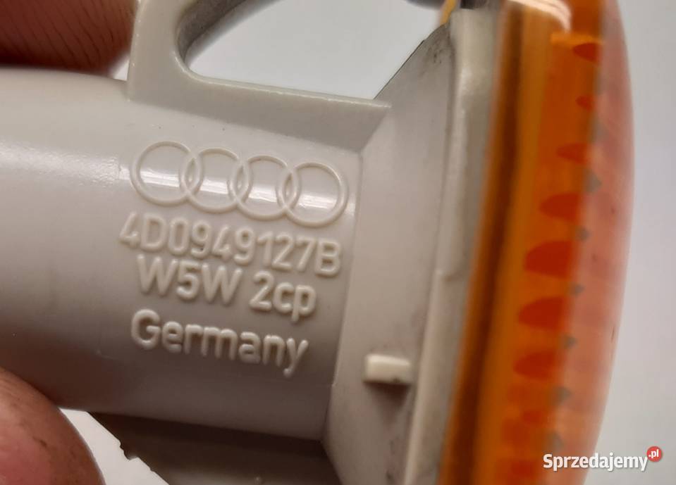 KIERUNKOWSKAZ LEWY PRZÓD AUDI A4 B5 4D0949127B Mielęcin