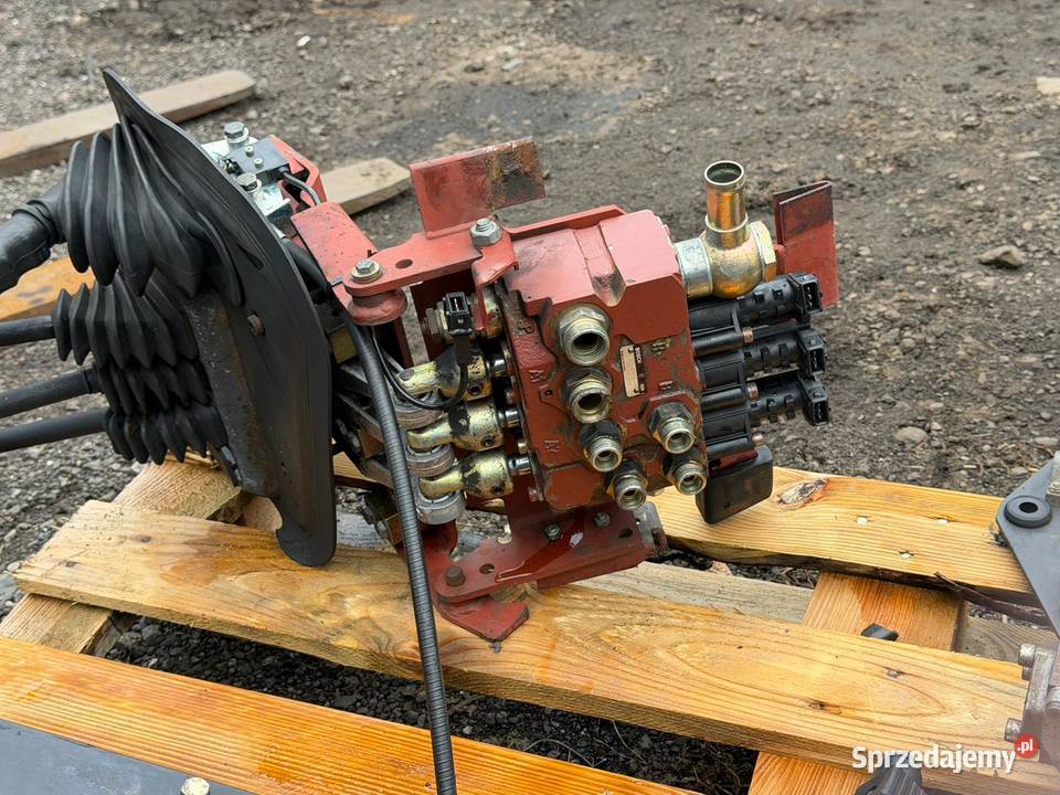 Rozdzielacz hydrauliczny bosch do LINDE E25 E30 Antonie