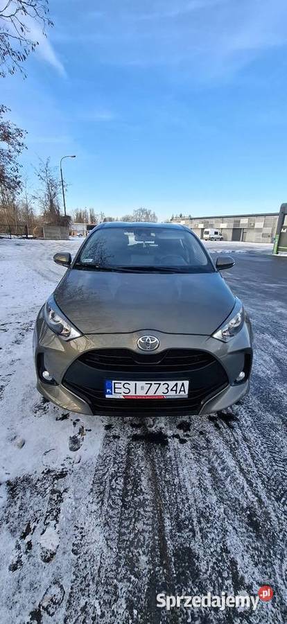 Toyota yaris 2021 15 Benzyna światła przeciwmgielne Samochody osobowe Sieradz sprzedam