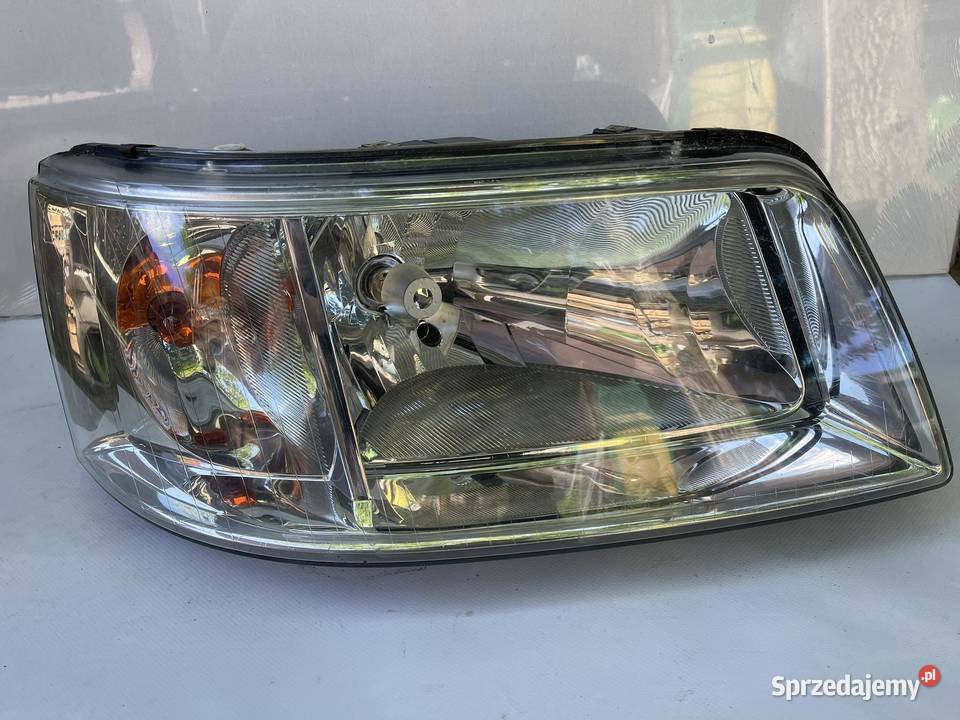 VW TRANSPORTER T5 PRAWA LAMPA PRZÓD CAŁA