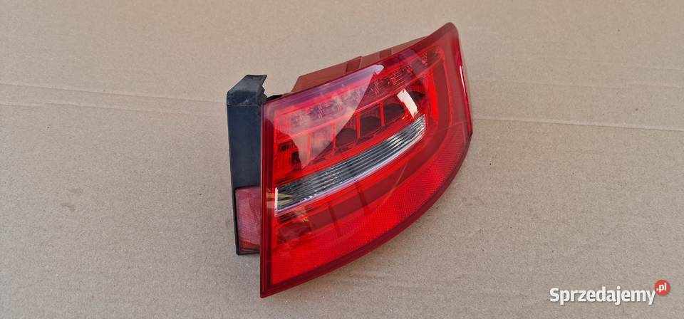 AUDI A4 B8 KOMBI LIFT LAMPA TYLNA PRAWA IDEALNA Bieleń