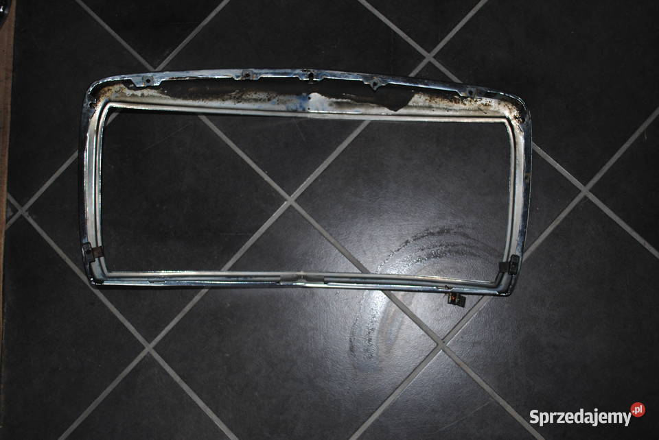 Grill atrapa ramka Mercedes beczka W 123 Błonie