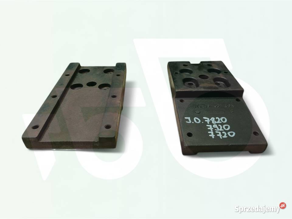 Płyta adaptera błotnika R179439 JOHN DEERE 7820 Wilkowo sprzedam
