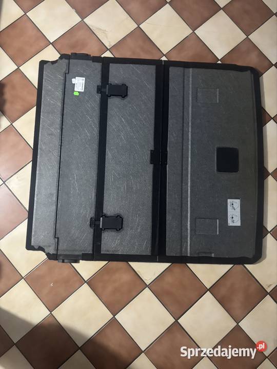 Jest to oryginalna podłoga bagażnika do samo Rok produkcji 2016 Zduny