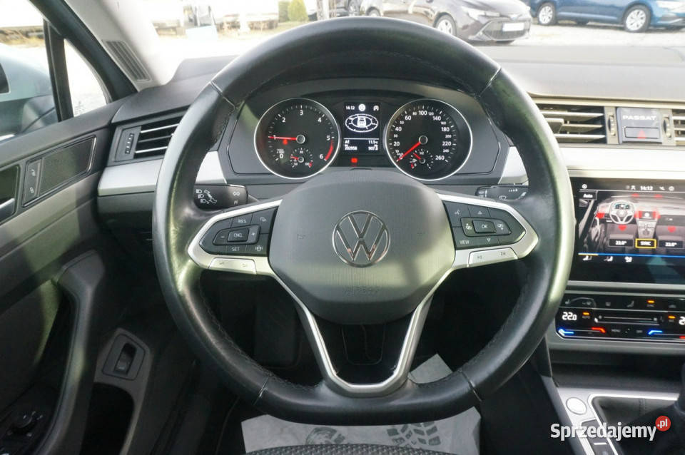 Volkswagen Passat 20 TDI 150 Evo Essence Salon asystent pasa ruchu Poznań