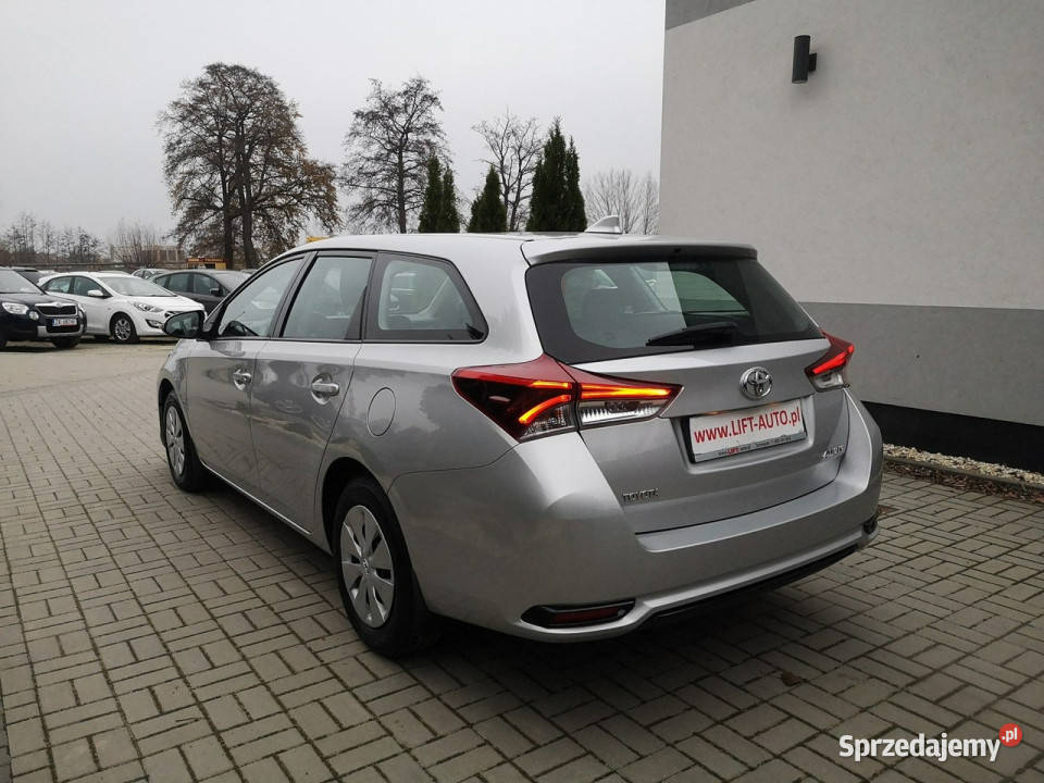 Toyota Auris 16 Benzyna 132 Salon LIFT 1Właś Strzegom sprzedam