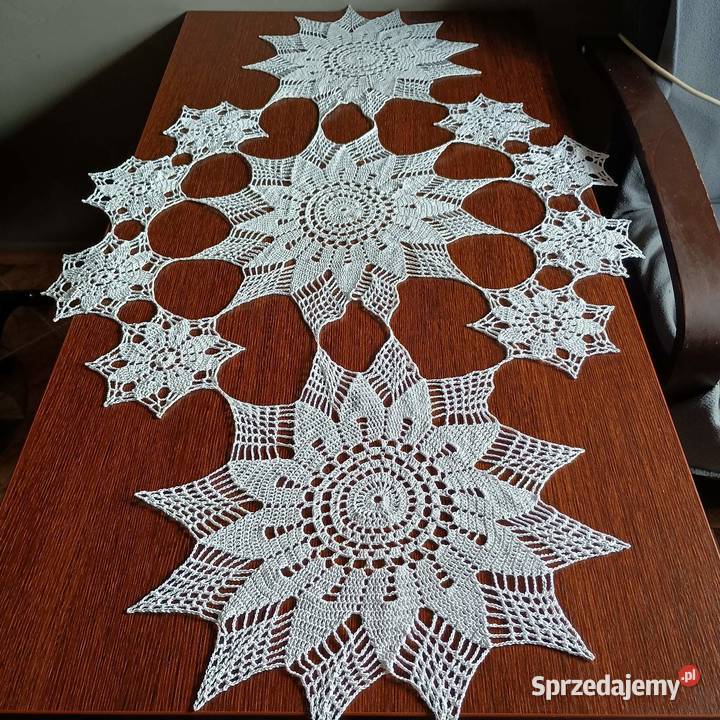 Bieżnik szydełkowy biały