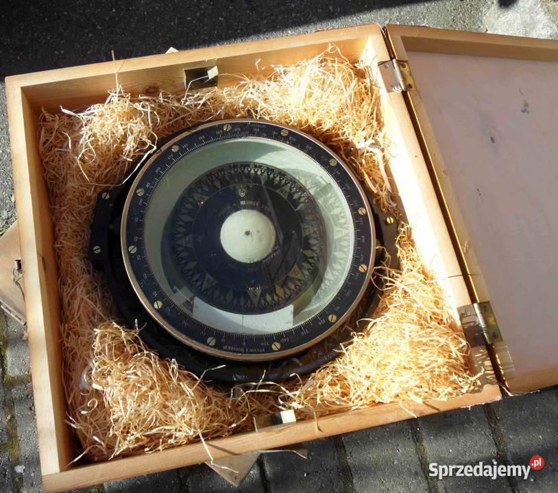 Stary kompas angielski w skrzynce