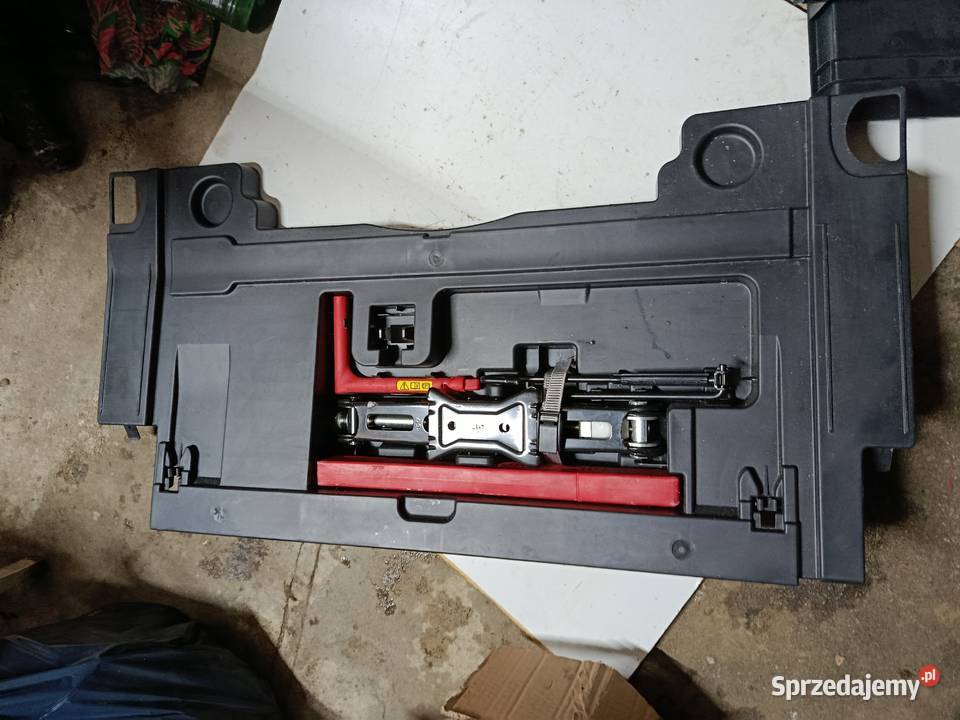 AUDI A5 A4 8W SCHOWEK NA NARZĘDZIA 8W8863373 sprzedam